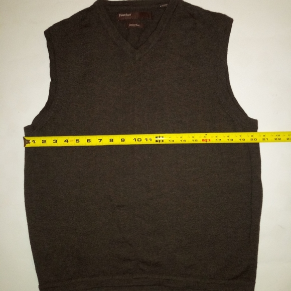 Perry Ellis Merino Wool v neck sweater - Picture 5 of 5